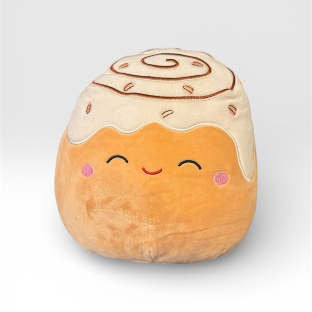 Blushing ☺️ Chanel the Cinnamon Roll 8”- by Squishmallows